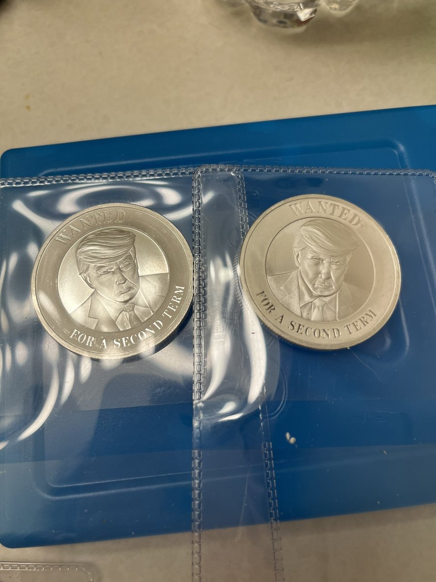 jerirobinrance's tweet photo. I love my new silver coins with The Boss on the front! #TrumpIsBoss #MAGA #SilverLining https://t.co/FvDRqV5WZs