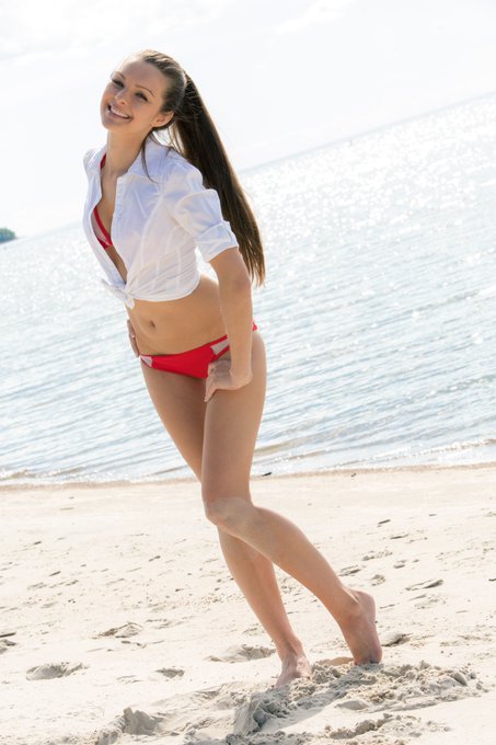 I love the beach! https://t.co/0hRlz6yqZX