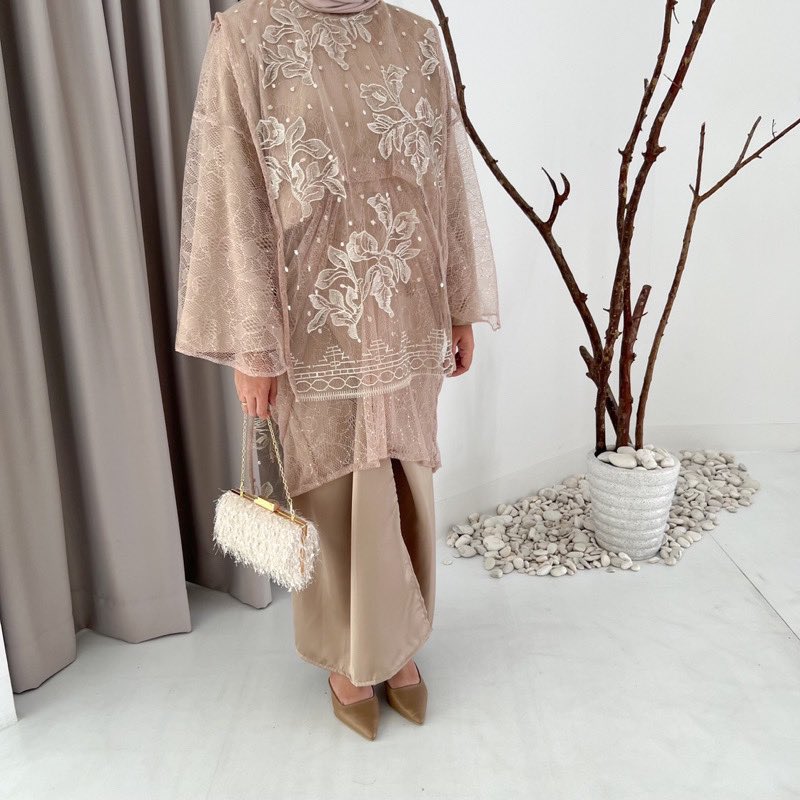 AliatulAqila's tweet photo. Suka pula tengok design baju macam ni. Nampak sangat elegant! 😍 https://t.co/OGnwXCyfJM