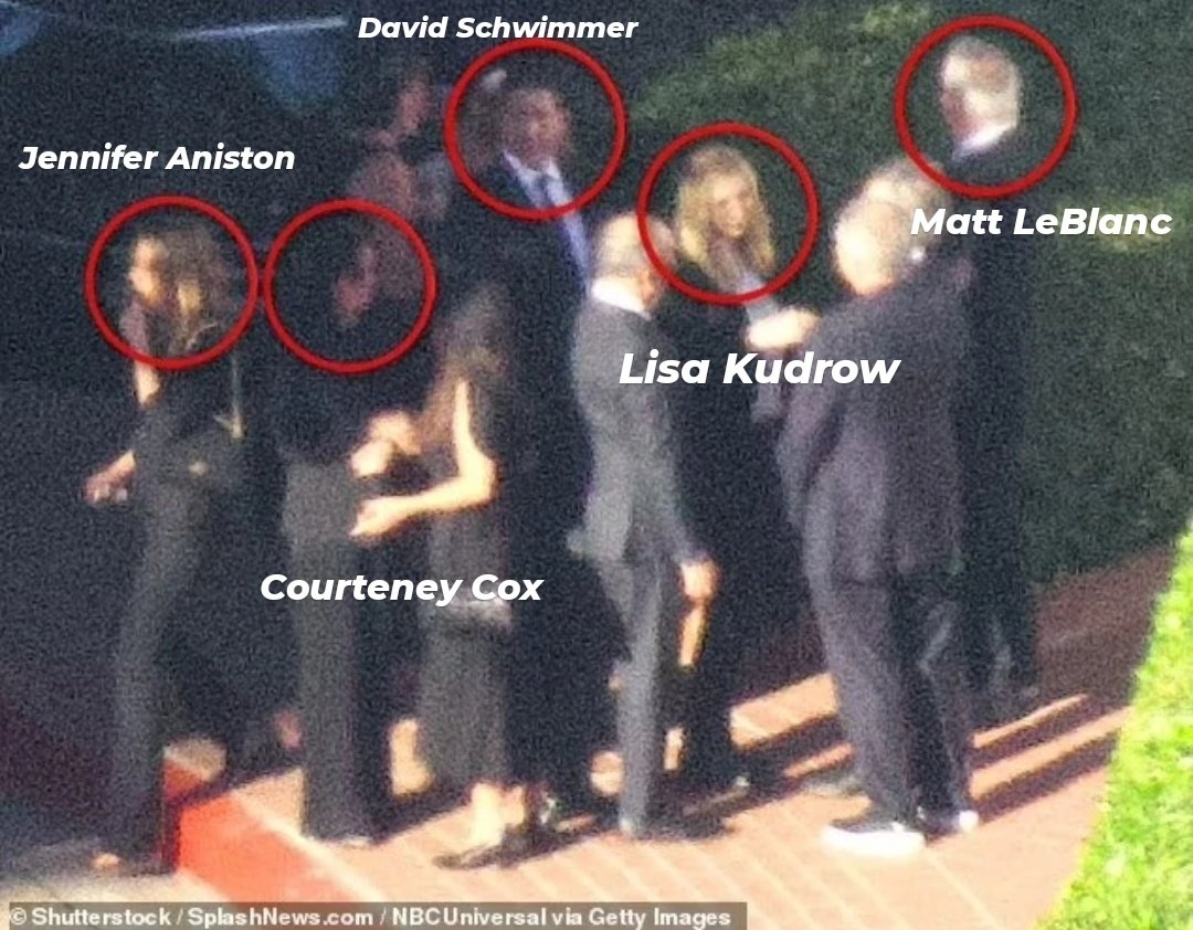 friendsdozu's tweet photo. Matthew Perry, cuma günü Hollywood'da bulunan Forest Lawn mezarlığında toprağa verildi. Törene sadece ailesi ve çok yakın arkadaşları katıldı. https://t.co/RxIddIzJIl
