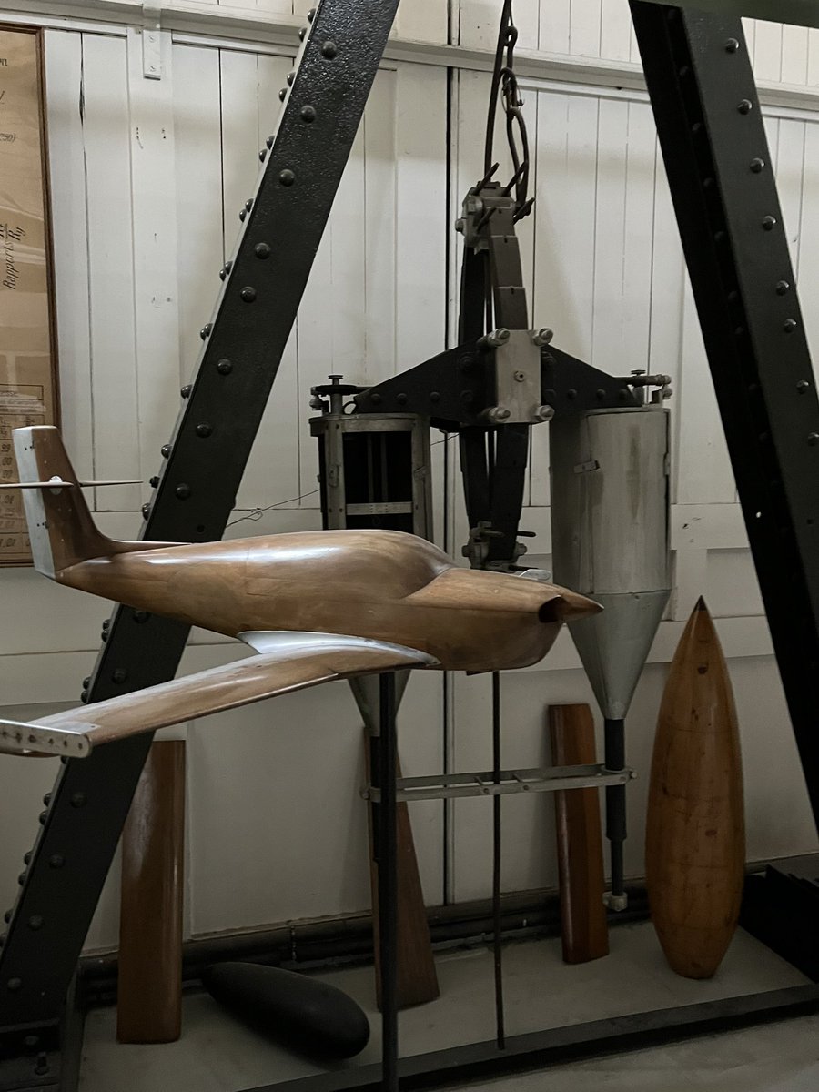 Entre 2 tempêtes, météo ou géopolitique, c’est un vent de progrès &amp; d’#histoire qui nous porte. Visite privée de la soufflerie d’#Eiffel. Construite au pied de la tour en 1909, déplacée à Auteuil en 1912, reprise par <a href="/GifasOfficiel/">GIFAS</a> en 1929, elle est filiale du <a href="/cstb_fr/">CSTB</a>. #Ciaran