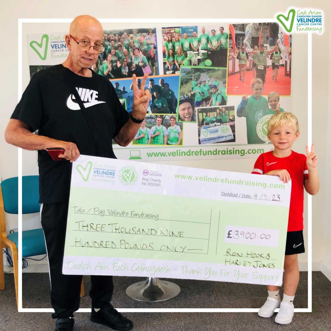 💚 Ron Hook has raised £3,900 for Velindre in memory of his dear friend Elaine Hicks who had cancer 5 times and received treatment and support at Velindre for 17 years. He organised several fundraising activities but the main event was a skydive just before his 75th Birthday! 😮