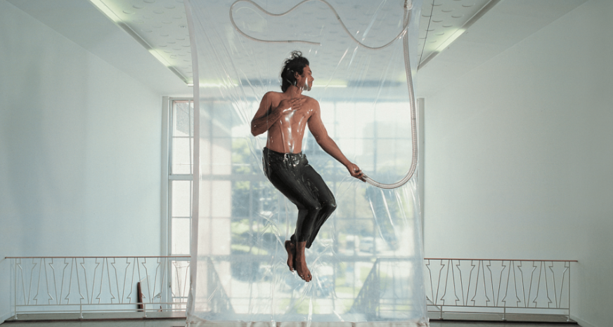 InfomagBaleares's tweet image. #LawrenceMalstaf: “Entre lo visual y lo teatral” El proyecto forma parte de una serie de obras que exigen al visitante adaptarse a una situación nueva y desconocida. #instalación #perfornance #contrabandodecultura #infomagmagazine
VER MÁS:
infomag.es/2023/11/03/law…