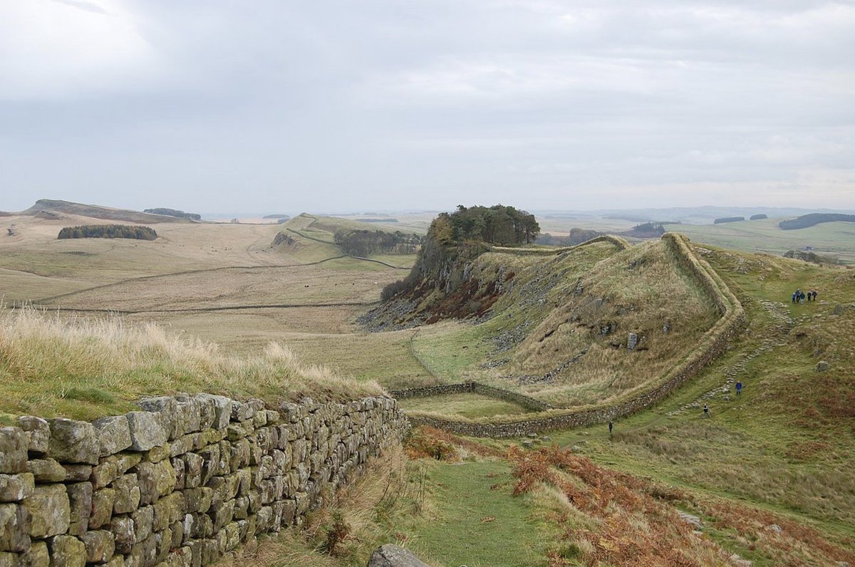 ExploreNE's tweet photo. Follow the ancient stonework and lonely landscape of Hadrian's Wall as it slices across rugged countryside on England's edge, visualising Roman army life at the dramatic northern frontier. Read more! >>> https://t.co/FPxFrN05gz https://t.co/Gj92vlp4ND