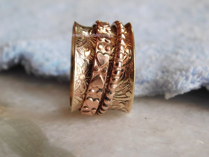 etsy.com/listing/158664…

#CopperJewelry #SpinningRing #CopperRing #HandmadeRing #AnxietyRing #MeditationRing #arthritisjewelry #LovelyRing #Uniquespinnerring #Copper #RoseGoldSpinner #GiftforFriend #arthritisandCopper #GiftsforBoyfriend #GiftsforDad #GiftsforGirlfriend #Gifts
