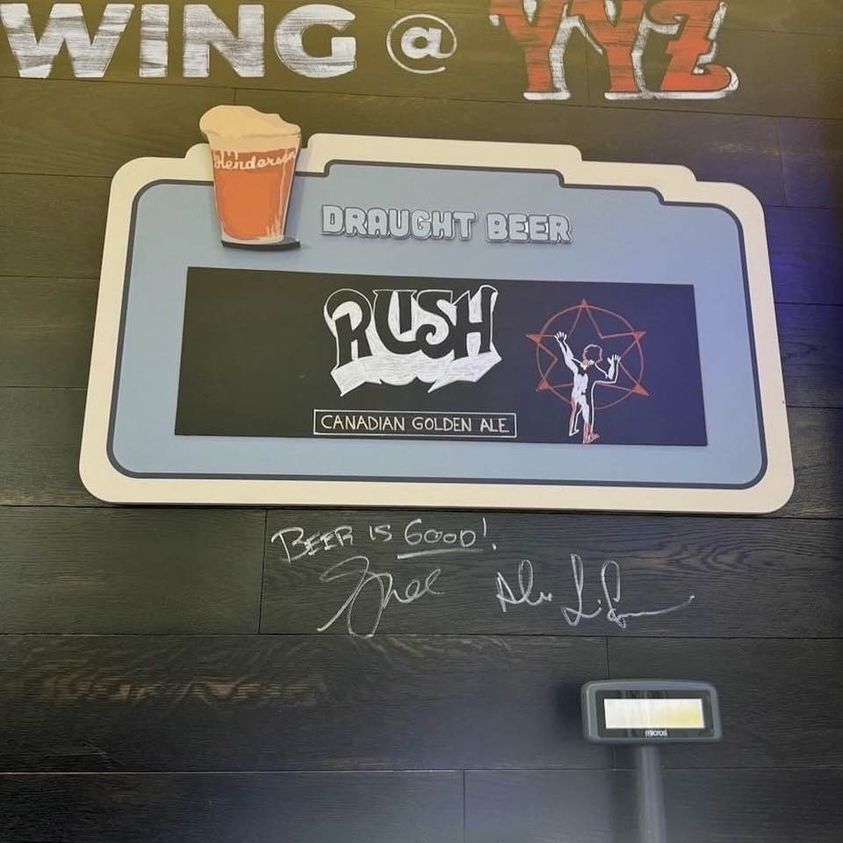 LimboRush's tweet photo. al Pearson Airport di Toronto aperto lo spazio Henderson Brewing Co ...con due nostre conoscenze al banco :)
#geddylee #alexlifeson #rushbeer #hendersonbeer #rush #pearsonairport https://t.co/yivILSCbgi