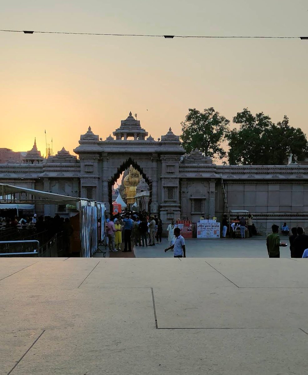 Priya_dev_exe's tweet photo. Beautiful Banaras!

#gadolia #kashi #kashivishwanath #banaras https://t.co/9MP4DhHXOu