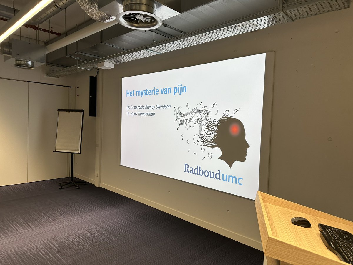 timmermanhans's tweet image. Samen met @EBlaneyDavidson presenteren over pijn tijdens de Opendag #BioMedischeWetenschappen @radboudumc @Radboud_Uni #pijn #onderwijs #wetenschap