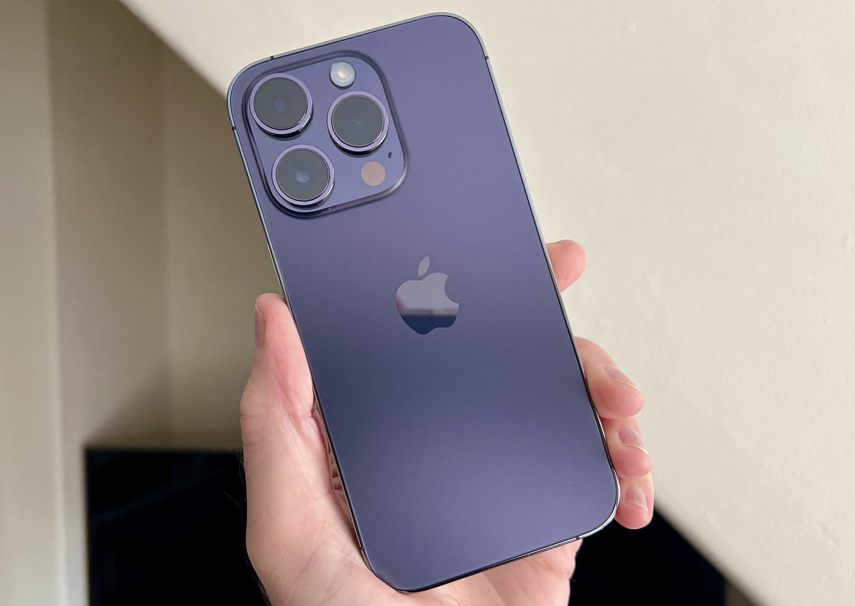 Giving away an iPhone 14 today! 🎁 To win: 1. Retweet this post. 2. Comment ' I love X ' below. Good luck! #iPhone14Giveaway #PAKvsNZ #CWC23 #FortniteOG #BrandedFeatures