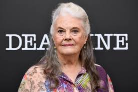 TheDarkPages's tweet photo. I couldn't let the day pass without celebrating Lois Smith, who turns 93 today! I know her best from East of Eden (1955) and Five Easy Pieces (1970). In 2020, she became the oldest Tony Award recipient for acting when she won for Best Featured Actress in The Inheritance. https://t.co/LbNtRCGnj3