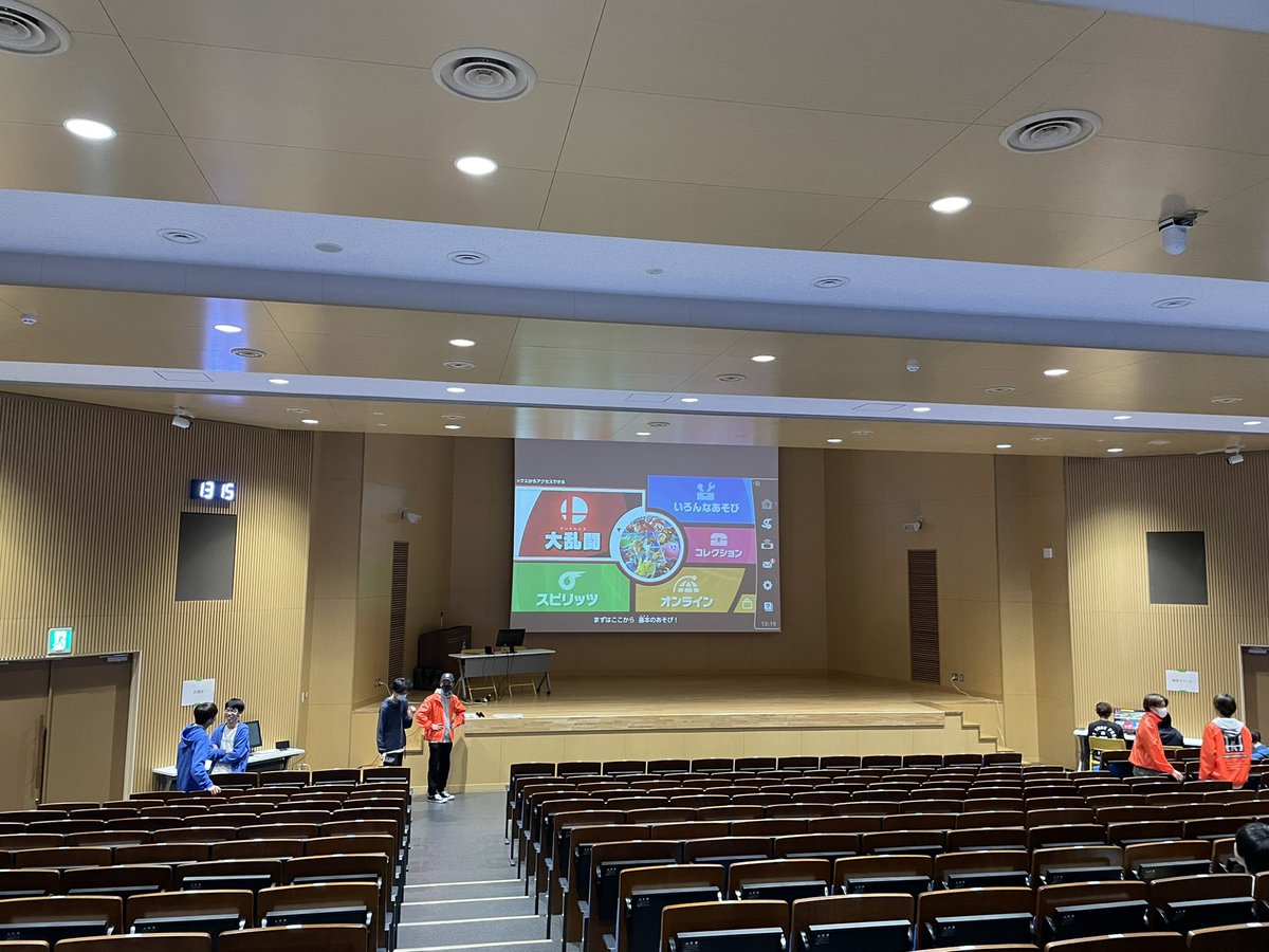 本日、崇城大学で開催されてるスマブラの大会予選です！
参加は埋まっているためできませんが観戦等は是非！
solaの3階です！