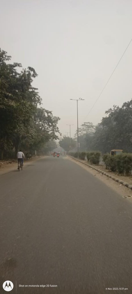 laxdubey's tweet photo. You saw death cities in cinemas or heard only  imagine stories but it is possible to present time you have seen and  fill emotions about near death..Visit #DelhiAirPollution 
@ArvindKejriwal 
@PMOIndia https://t.co/fHczrzxtBh