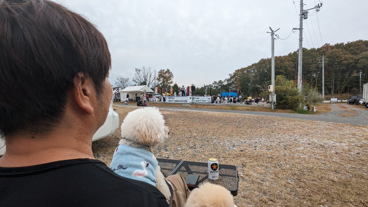monchirokun's tweet photo. キャンプ場なんですよ！？
ってな感じで、プロレス観戦中😁 https://t.co/gx6TckK6ja