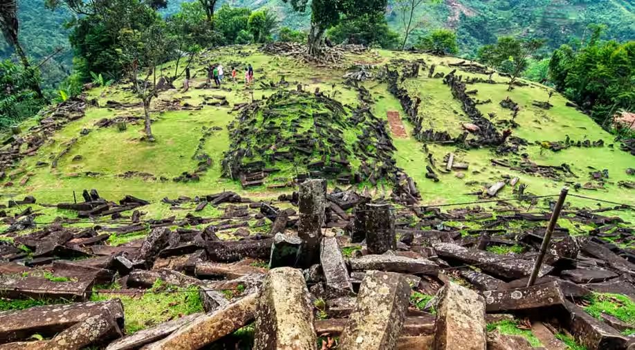 UFOchronpodcast's tweet photo. Archaeologists hint Indonesia's giant hidden pyramid likely to be the oldest in the world
https://t.co/eW5DmyAefG
#ancient #stonestructures #archaeology https://t.co/BUOSWWCvlU