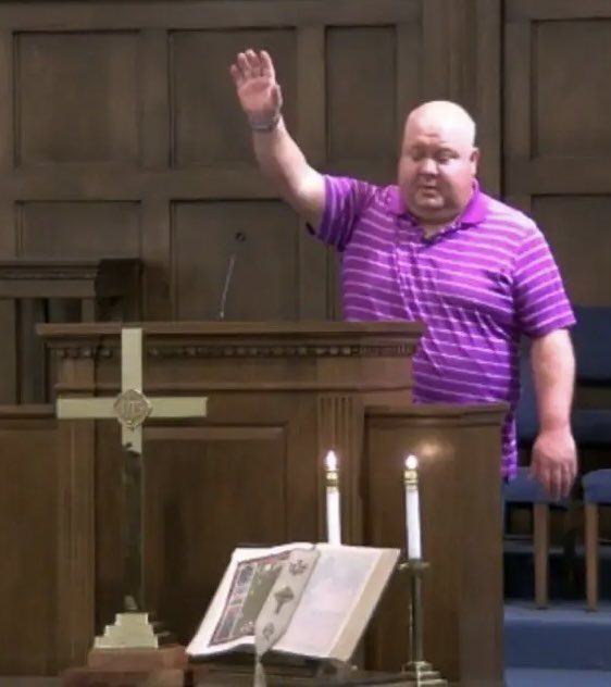 OmarRiverosays's tweet image. BREAKING: Alabama mayor and pastor Bubba Copeland commits suicide just days after a conservative news outlet with close ties to Steve Bannon and Breitbart published private photos of him wearing women’s clothing.

The story started off describing how the pastor met with Trump to…