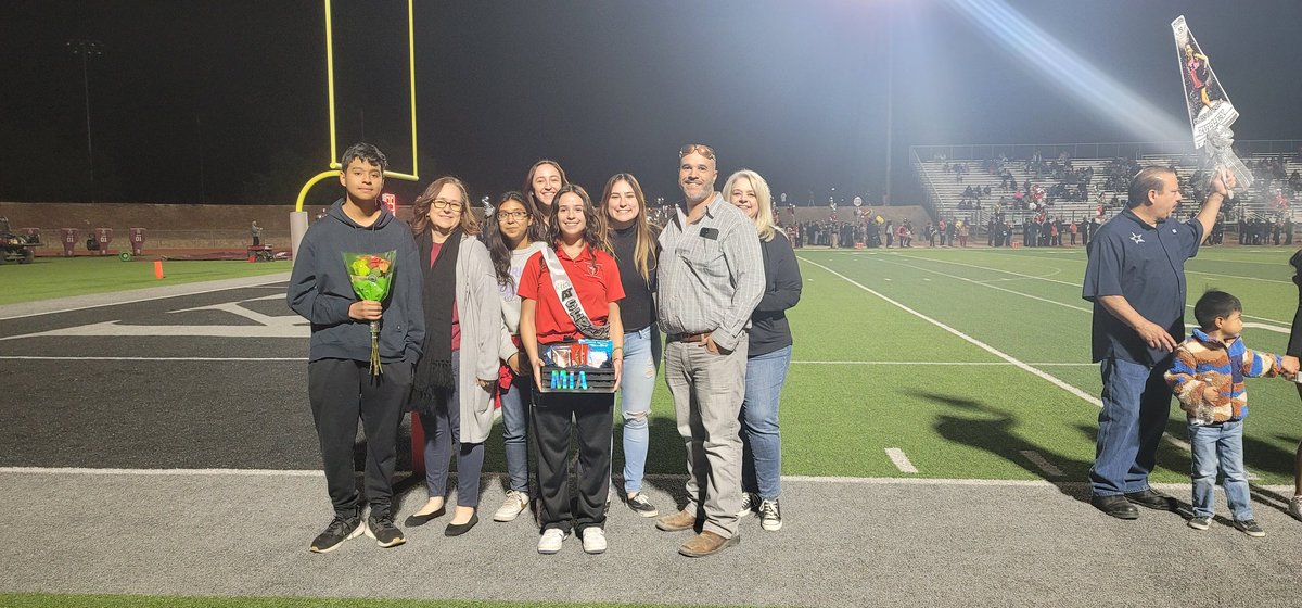 🏆🏰 We couldn't have asked for a better senior night! I want to thank these seniors for all the hard work and dedication they have given to the kingdom athletics. You will be missed dearly! The kingdom shines because of you! 🏰🏆
#KingdomOfChampions
#RiseAndConquer
#WeAreHanks