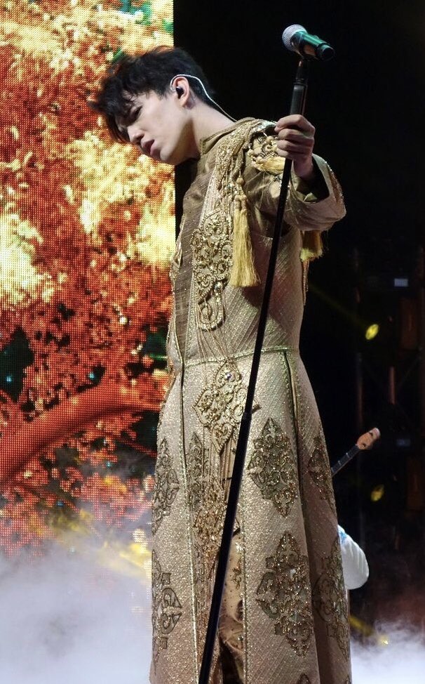 Gaby_FMP's tweet photo. Dimash performed "Samaltau" in an activity in Kazakhstan ๐คฉ๐ซถ๐ฐ๐ฟ
#OmirbyDimash
#TogetherByDimash
#TheStoryOneSky
#Dudarai
#ElAmorEnTi
#Dimash
Cr. zhaina_stylist IG
#DimashQudaibergen on #Spotify &
#YouTube ๐๐ง๐ฅ๐ฅ๐ฅ๐ฅ
๐๏ธ
#WeekendDimash
#NewMusic
@dimash_official https://t.co/o9HY2p33HQ