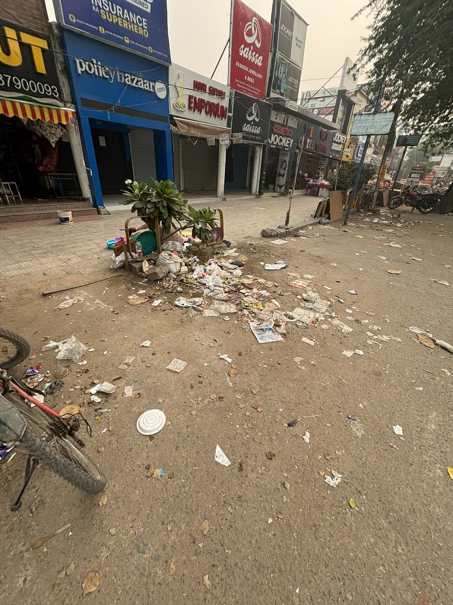 Sector-14, Gurgaon (4/11/2023). Thank you MCG / Haryana Govt for all your efforts towards making us live in Millennium city. Really appreciate <a href="/MunCorpGurugram/">MCG</a> <a href="/DC_Gurugram/">DC Gurugram</a>  <a href="/mlkhattar/">Manohar Lal</a> <a href="/cmohry/">CMO Haryana</a> <a href="/HTGurgaon/">HT Gurugram</a> <a href="/TOIGurgaon/">TOI Gurgaon</a>