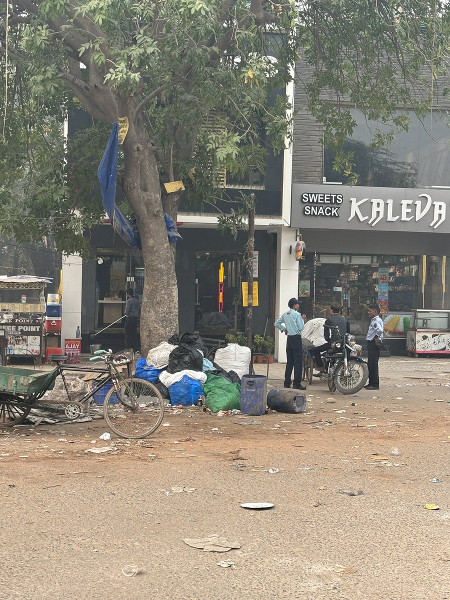 Sector-14, Gurgaon (4/11/2023). Thank you MCG / Haryana Govt for all your efforts towards making us live in Millennium city. Really appreciate <a href="/MunCorpGurugram/">MCG</a> <a href="/DC_Gurugram/">DC Gurugram</a>  <a href="/mlkhattar/">Manohar Lal</a> <a href="/cmohry/">CMO Haryana</a> <a href="/HTGurgaon/">HT Gurugram</a> <a href="/TOIGurgaon/">TOI Gurgaon</a>