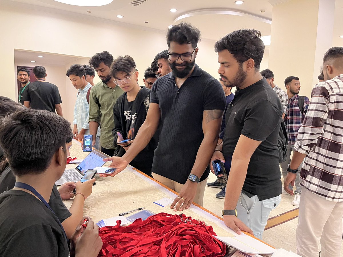 GDGSiliguri's tweet photo. ๐จ Quick! Our registration's like a last piece of pizza at a party - disappearing fast! ๐
โฐ Hurry, or you'll miss out on all the fun at DevFest 2023. Don't be the one who hears about it later and says, "I could've been there!" ๐คทโโ๏ธ๐#devfestsiliguri #devfestslg #devfest https://t.co/1fLUAtTvQF