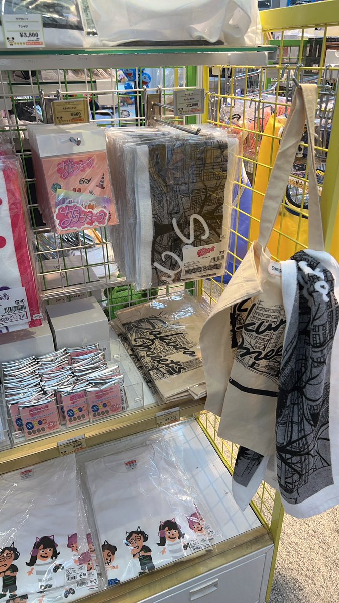 🌸サクラミーツグッズ発売中🌸 WEB完売中のTシャツやシールも、 六本木