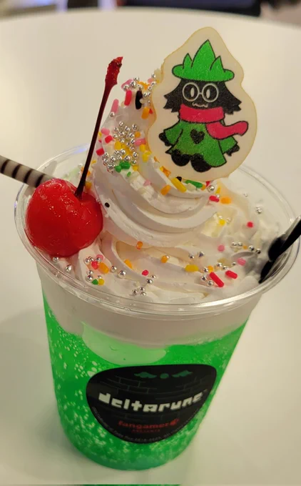 ラルセイのドリンクキメてきた!!イッヌも描けて満足(*'ω`*) 