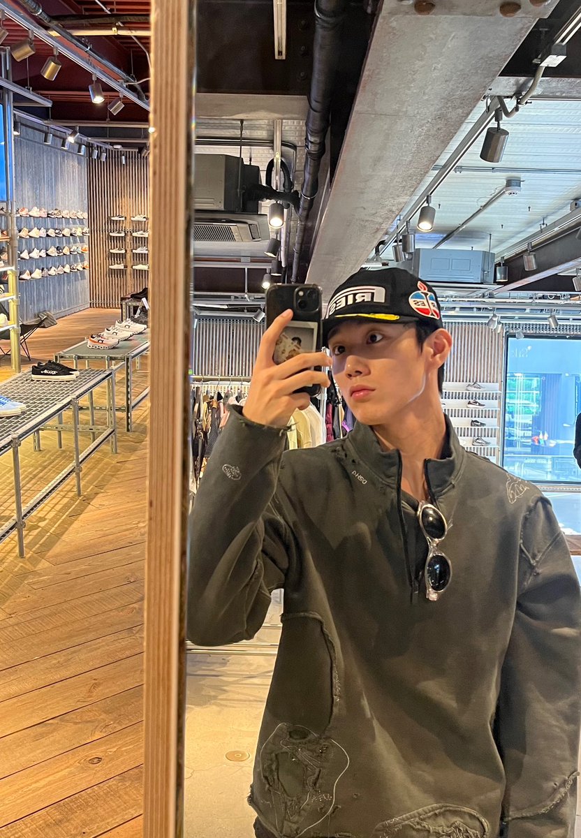 P1H_members's tweet photo. these days 탁😗

#P1Harmony #INTAK https://t.co/y9HnqfuOrU