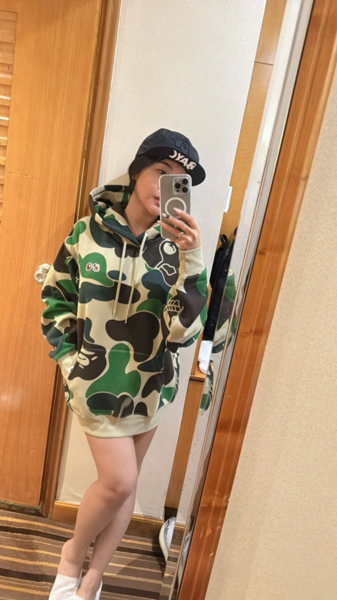 can i join the hype please 🥹✨ <a href="/BoredApeYC/">Bored Ape Yacht Club 🍌</a> x <a href="/BAPEOFFICIAL/">BAPE.COM</a> 💖 #ApeFestHK #ApeFest