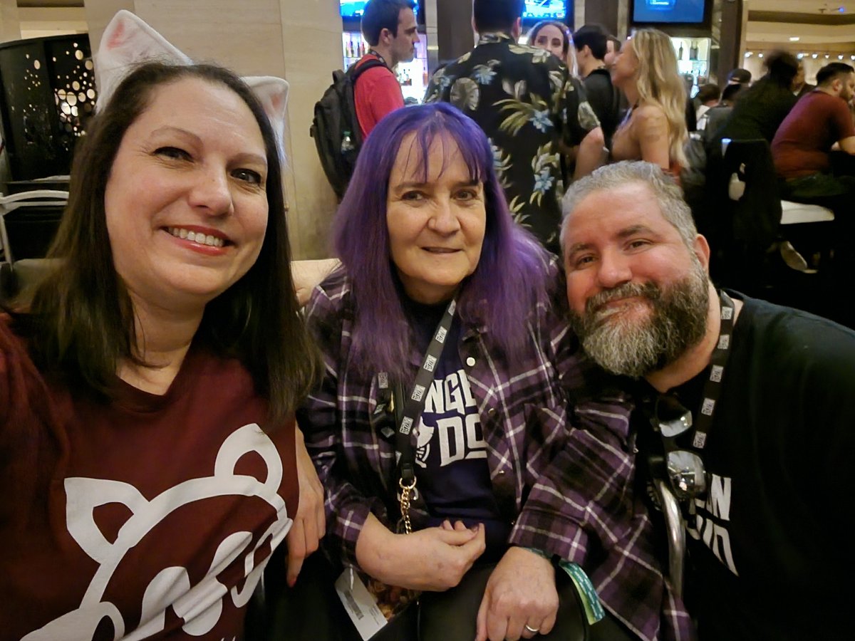 kalakimatra's tweet photo. Fan girl time, caught up IRL with people I've always wanted to meet!!
PurplePixels and Wochi from @dungeondojowow!!!
#girlgamer
#BlizzCon2023
#happykat
#fangirl https://t.co/FwJi8G1aIf