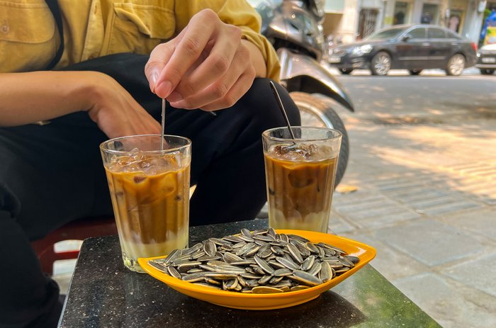 Thnh84005945's tweet photo. "ĐỒNG TIỀN ĐI TRƯỚC LÀ ĐỒNG TIỀN KHÔN"

🧐🧐🧐

Bạn có tin: Để thành công hơn hàng tỷ người khác.  

Bạn chỉ cần: Sớm hơn!  

Thử những làm những điều này sớm hơn bạn sẽ thấy:  

• Dùng, tìm hiểu, khám phá 𝕏 bây giờ 

→ Bạn đang sớm hơn 99 triệu người VN khác. Sớm hơn hàng tỷ người khác trên thế giới này. Họ chưa biết 𝕏 là gì.  

• Học cách sử dụng AI bây giờ 

→ Bạn đang sớm hơn hàng tỷ người khác trên thế giới này. Họ chưa biết AI là gì.  

• Học cách sáng tạo nội dung 

→ Bạn đang sớm hơn hàng tỷ người khác. Nhiều tỷ người đang tiêu thụ nội dung, bạn... tạo ra nội dung!?  

• Học cách xây dựng một danh sách email 

→ Bạn đang sớm hơn hàng tỷ người. Họ chỉ có một email, bạn có một... danh sách email  

• Dậy lúc 5h sáng mỗi ngày 

→ Bạn đang sớm hơn & có hơn 2 tiếng làm việc, học (những thứ trên đây), tập thể dục so với hàng tỷ người khác.  Dậy sớm hơn. Học sớm hơn. Tò mò sớm hơn. Thành công sớm hơn!  

Ps: Một chút "vitamin động lực" cho buổi sáng cuối tuần. Nếu bạn thích chia sẻ này thì chỉ cần: Bình luận gì đó sớm hơn. Chia sẻ nó sớm hơn!
