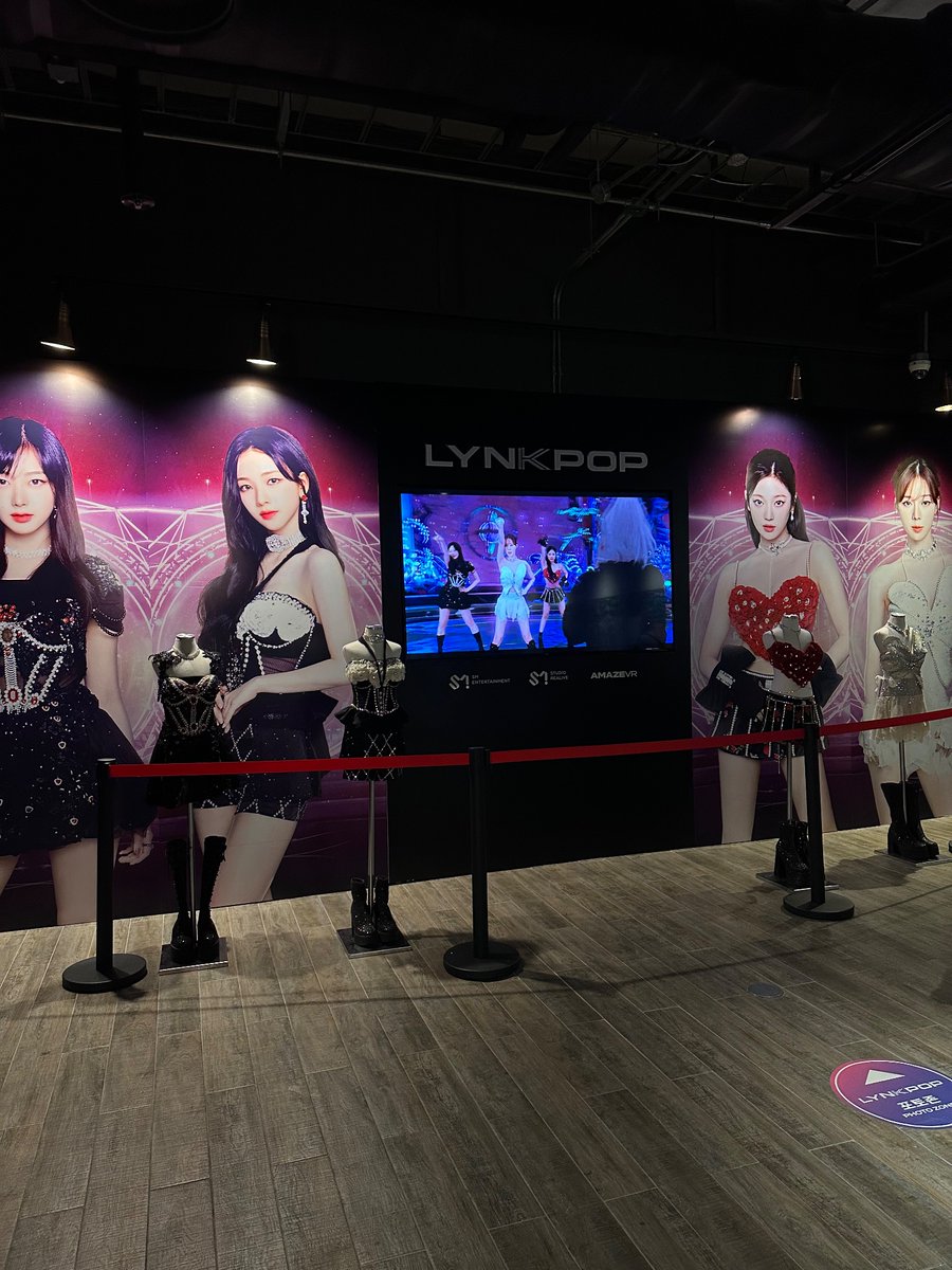 _tyler_win_'s tweet photo. Went to the @aespa_official  #my_lynkpop VR concert! My first movie concert experience and it was amazing! Would do again.
#에스파VR콘서트 https://t.co/RK0sBjESqz