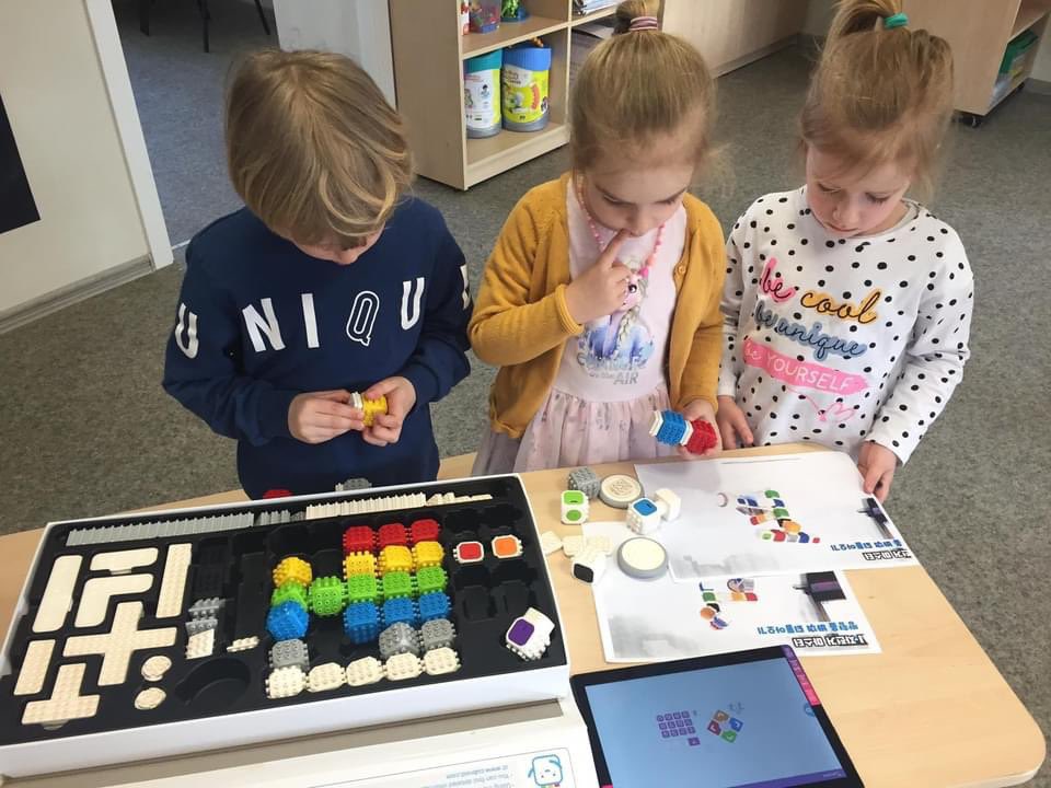cubroid's tweet photo. As technology advances, it is becoming increasingly important for children to learn coding and robotics.

#Edtech #Robotics #STEAM #STEAMEducation #educators #HandonLearning #ThchInEducation #steamlessons #AIEducation https://t.co/K7p9fl23bv