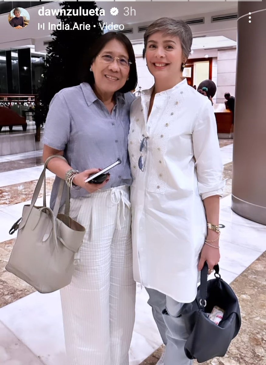CD_Penguins's tweet photo. Aminin nyo, nag zoom in din kayo para tingnan ang laman ng bag ni Mama @DawnZpost 🤣🤣 haha https://t.co/u047XQRO4X