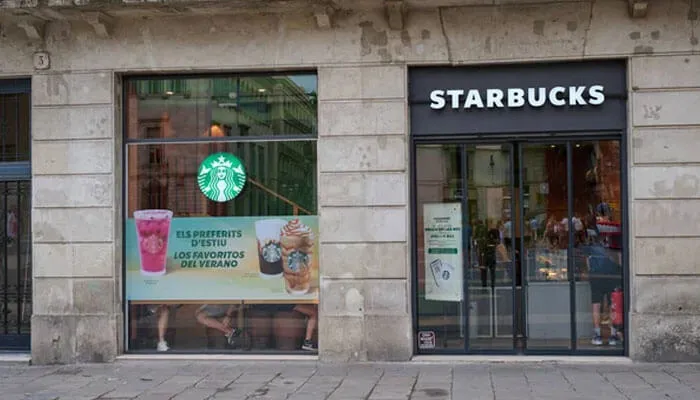 TycoonStoryCo's tweet photo. Starbucks Is Relying More On Its Sugary Drinks To Increase Sales
#Starbucks #SweetSips #cappuccinos #beverages #foodindustry #coffee #sweettooth #indulgence #refreshing #Business #socialissues #publichealth #advertising #Marketing #trends #NewsUpdate
https://t.co/FNbEn05f6t https://t.co/NRK0CuEnhu