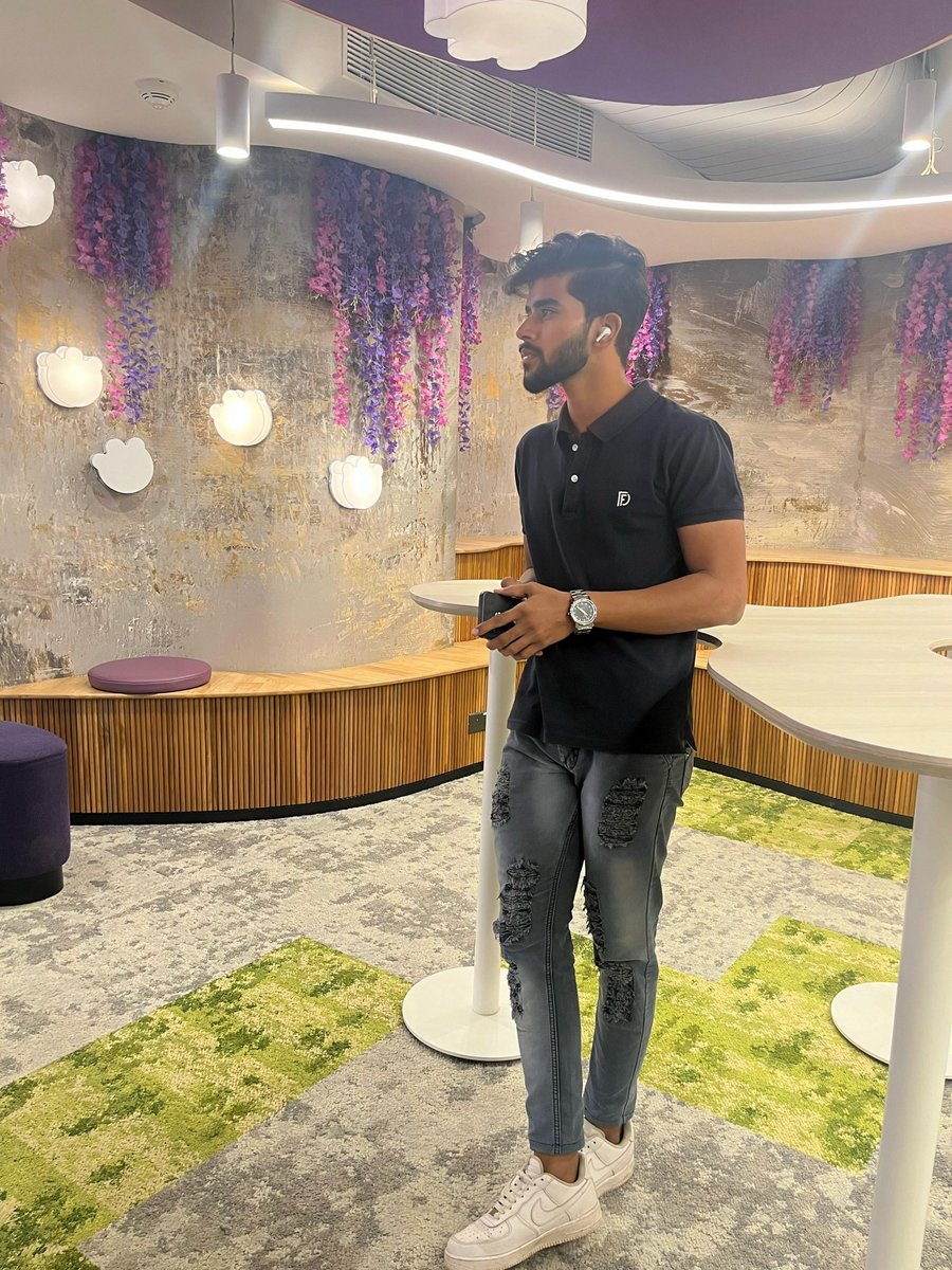 JaggiRajput5's tweet photo. Uncertainty Is The Only certainty There Is 🎗️

OUTFIT BY :
• Polo - @damnfitclothing
• Jeans - @LEVIS
• Sneakers - @Nike

#jaggirajput #damnfit #outfit #fashion #fashiomodel #model #actor #workhard #instagram #pose #twitter #Tweet #levis #Nike #Gurugram #taskus #photography https://t.co/ROl4xSpX0U