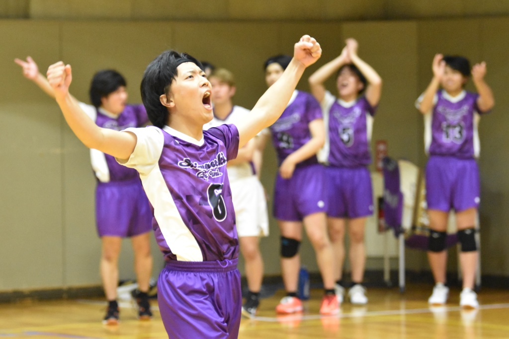 秋季リーグ入替戦
男子：第３試合
２部５位　　ＣＬ２位
山口大学 vs 下関市立大学
25-19
16-25
23-25
1-2 下関市立大学

【下関市立大学２部昇格】

#山口大学
#下関市立大学
#中国学連