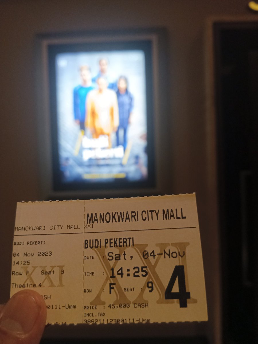 muhhussen's tweet photo. Berasa screening film festival sebelum malam puncak FFI. Yang jelas, harus segera ketemu mereka di bioskop sebelum turun layar. Rasakan kenikmatan menonton film Indonesia berkualitas.
@budipekertifilm @Wregas @Angga_Yunandaaa @prillyyla @sasonodwi @kaningapictures @rekatastudio https://t.co/erPN6P6fc2