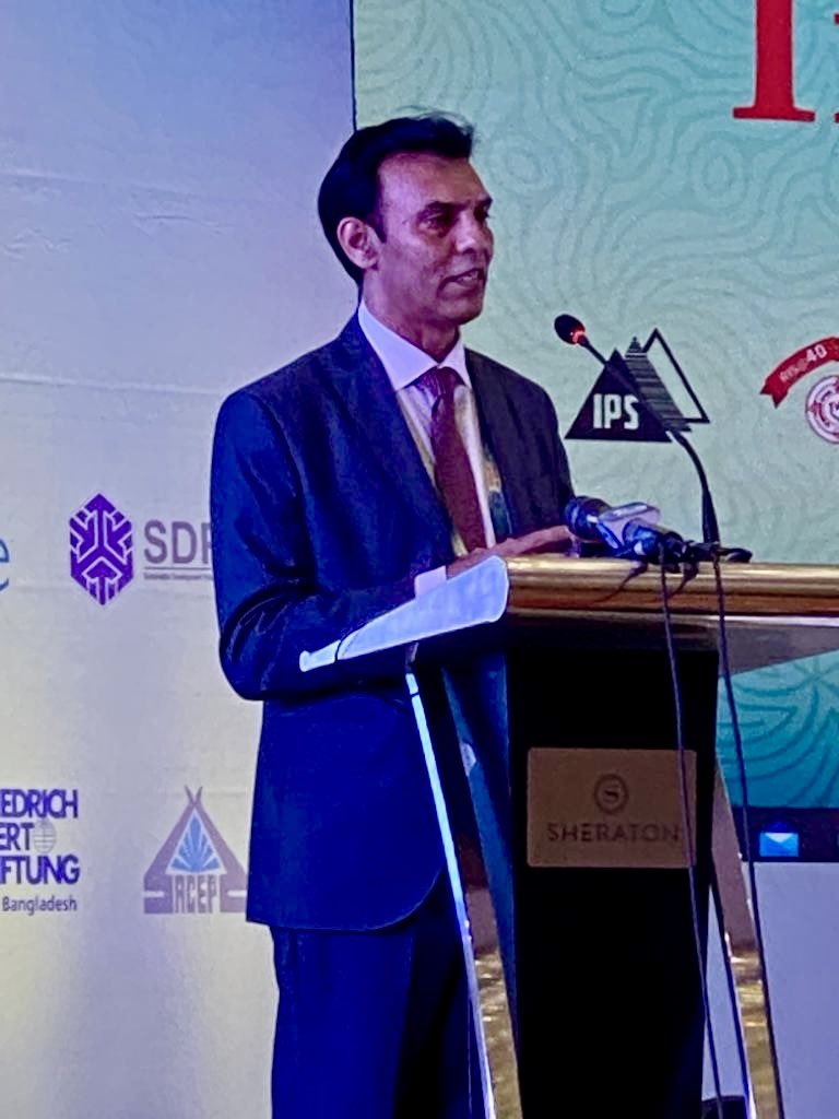 SDPIPakistan's tweet photo. “On 1st #SAESSummit our objective was to enhance regional #economic cooperation. Today I invite you to work together to ward off the existential threats haunting millions in our region amidst polycrisis; especially the impact of #ClimateChange & #Conflict, resulting in #food #fuel & #Economic insecurities”, @Abidsuleri at inaugural session of #SAES in #Dhaka.
