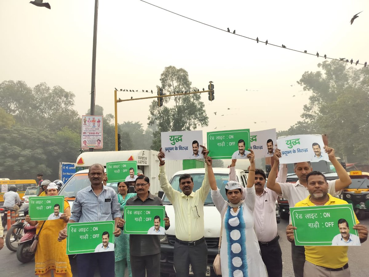 aguneesh's tweet photo. इस फोटो में जो आदमी इलेक्ट्रिक स्कूट�� पे है वो दिल्ली में MLA है, पीछे एंटी स्मोग गन दिख रही
केवल खानापूर्ति नही असल काम हो रहा है दिल्ली की जनता को साफ हवा देने में जो भी करना होगा करेंगे।
#red_light_on_Gadi_off
@AapKaGopalRai
@GulabMatiala
@SahiramPahalwan https://t.co/AjTXjzOfEL