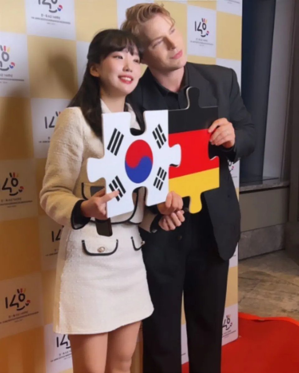 wmaf_couples's tweet photo. WMAF couple # 59 - German 🇩🇪 and South Korean 🇰🇷

#wmaf #whitemaleasianfemale #interracial #interracialcouple #internationalcouple #afwm #wmaw #internationallove #whiteguysasiangirls #whiteguy #asiangirl #german #germanguy #korean #koreangirl #couple #couplelove #modelcouple https://t.co/0JJnQVB9sI