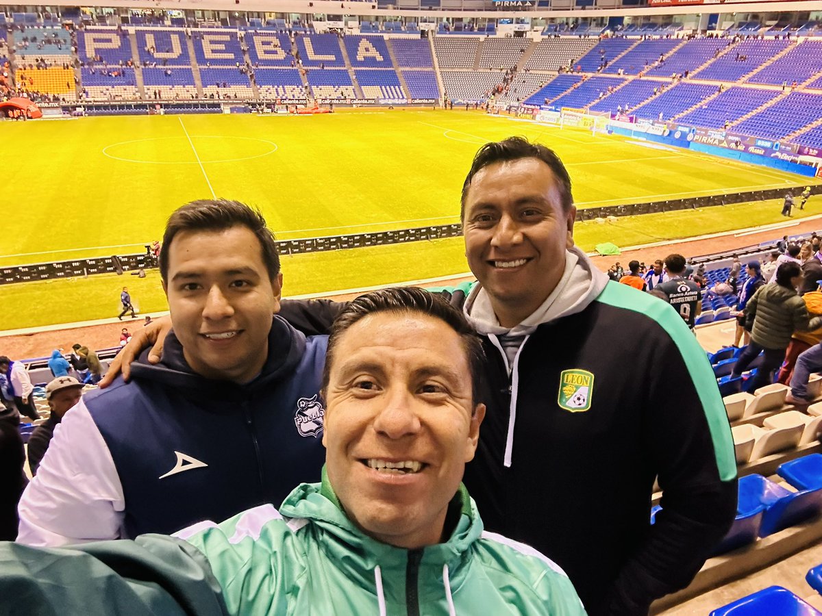 Mauricio_Gallo's tweet photo. Clásico de carnales… @DanGallin @marcosgal10 hoy tocó victoria… https://t.co/oVkjksau65