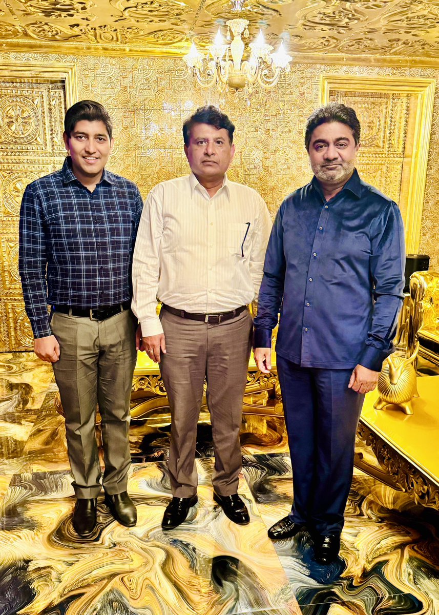 ManavSubhash's tweet photo. Meeting with the business tycoon @AbhishekVermaX ji Kingdom of AV along with india's youngest scientist @GopalJeeyis YMRD Young  Mind Research &amp; Development https://t.co/lz89dkcJKJ