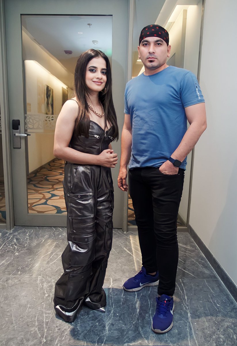 Deepsingh_page3's tweet image. Meet &amp;amp; greet with the voice behind New love Anthem Heeriye Song - @jasleenroyal 

#Bollywood #Singer #Jasleenroyal #Heeriye #Page3Life #Page3Journalist