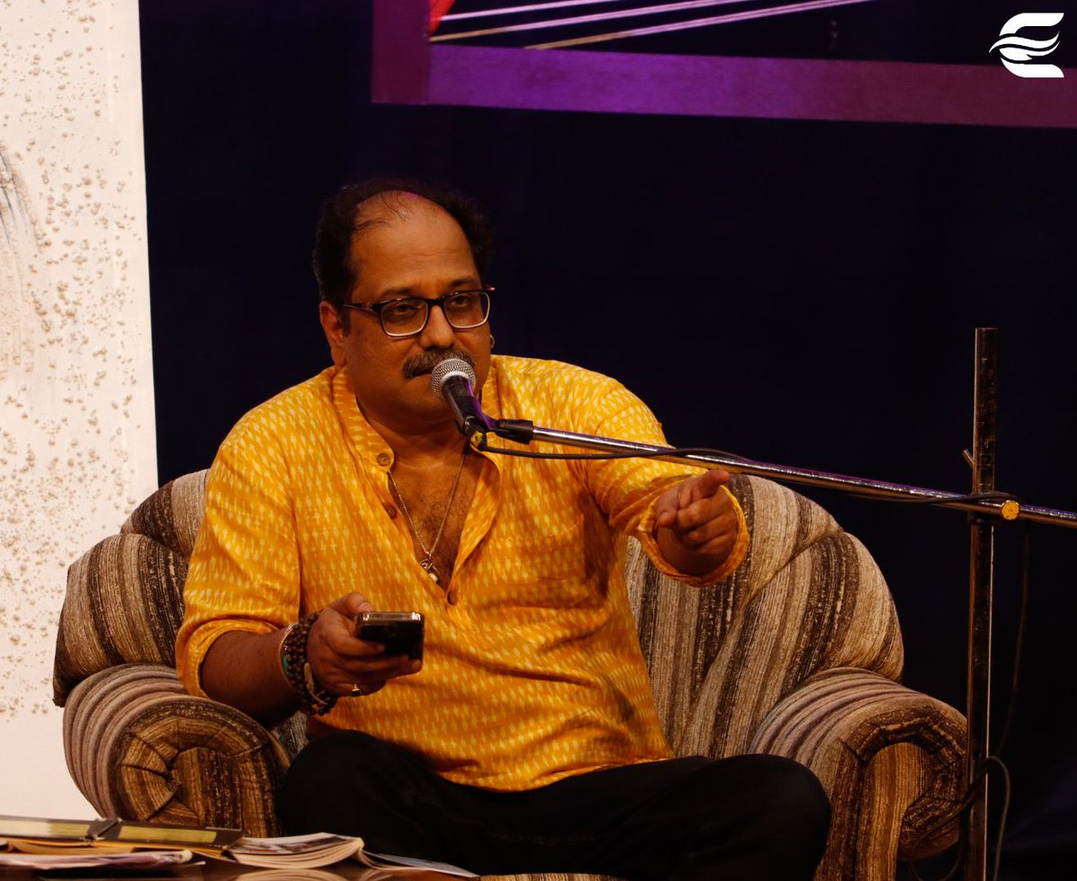 vit_expression's tweet photo. काव्य-वैभव • Performer - Mr. Vaibhav Joshi, Host - Mrs. Poonam Chhatre

The crowd was spellbound as Vaibhav Joshi took the stage, bringing a new level of excitement. VEH also extends its heartfelt appreciation to the exceptional host of the evening, Poonam Chhatre! https://t.co/n6Q97catqC