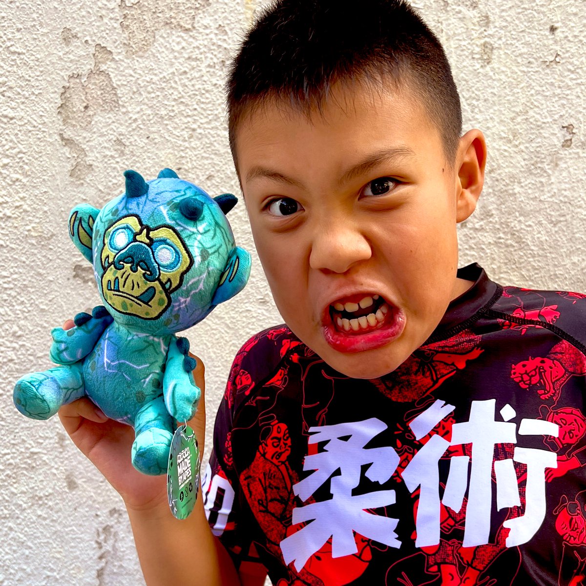 Don’t be mad at me <a href="/BoredApeYC/">Bored Ape Yacht Club 🍌</a> I snuck my little jiujiterio into #ApeFestHK &amp; we un-regrettably won this amazing <a href="/AppliedPrimate/">AppliedPrimate</a> plush #MAYC. 

Sorry not sorry 😋 Amazing stuff Applied Apes!

 #bayc #apefest #mutantapeyachtclub #boredapeyachtclub