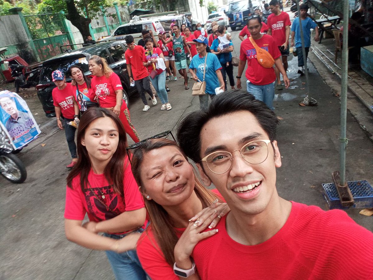 tipeppeeer's tweet photo. Insert Patrick and Kuya Jaio.

Thankful to have all of you in my life, my happy pills. Thank you for making life more memorable and happy. Thank you for saving me from darkness always. https://t.co/pa6LeiJ3og