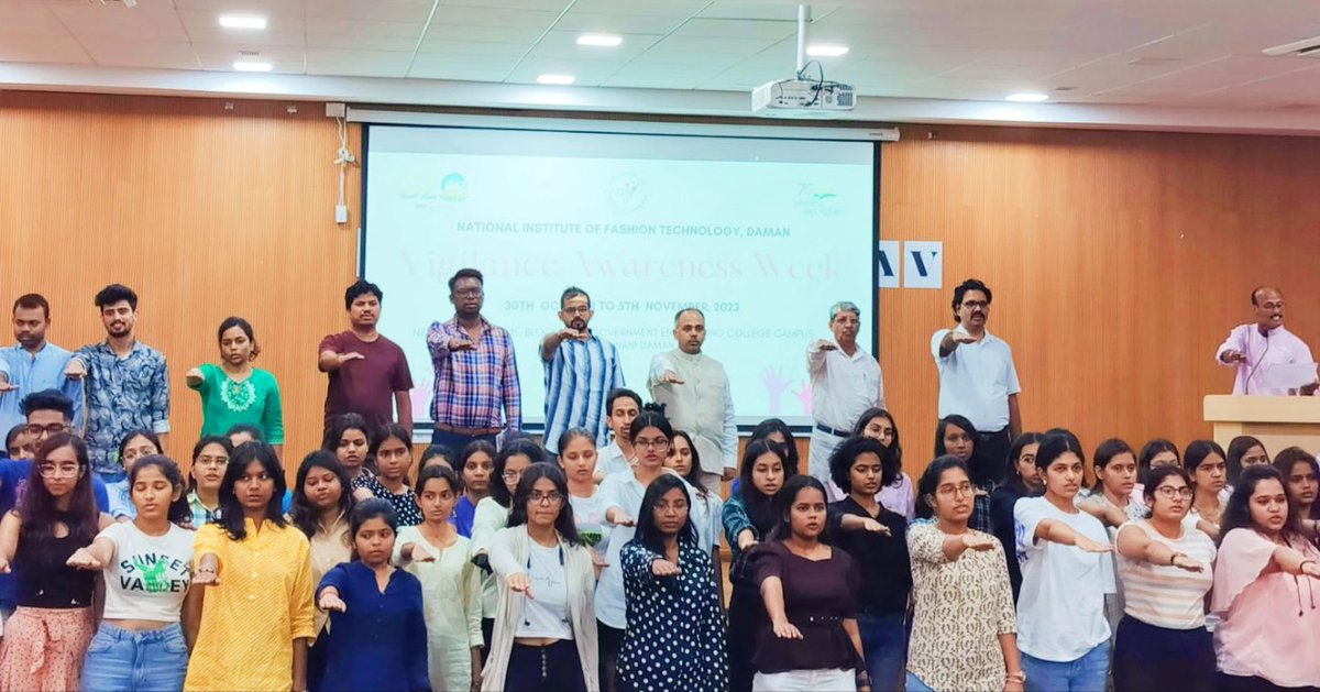 nift_daman's tweet photo. Embracing the spirit of Vigilance Awareness Week by taking the pledge to always be true to ourselves and our nation, without falling prey to any fraudulent practices.
@nift.daman 
#viglanceawarenessweek #viglance #corruption #pledge #studentoftextiledesiging 
#nift #niftdaman https://t.co/2O9sh1xngz