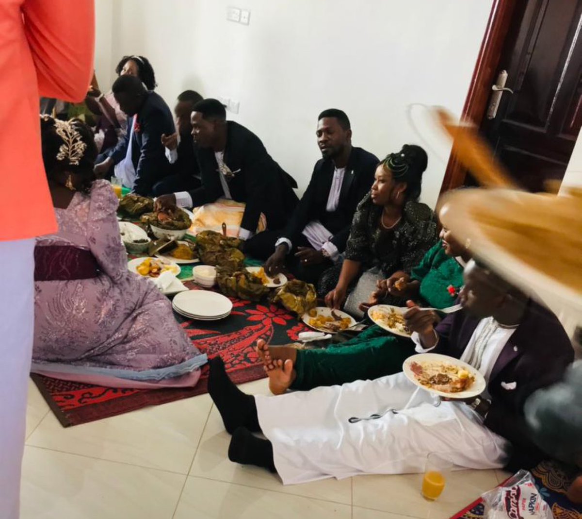 Tell me who do u see?