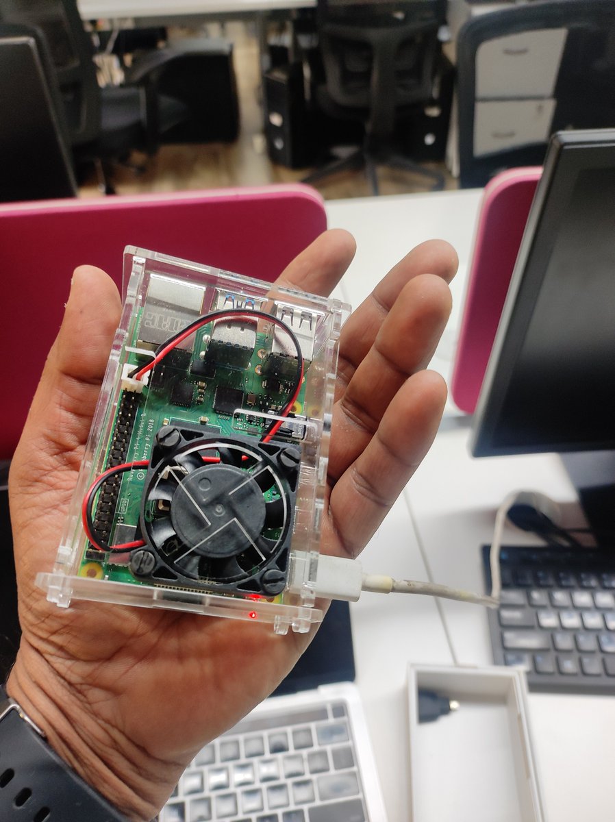 sopan_shewale's tweet image. That looks good with Acrylic Material Cover! (#raspberrypi4)