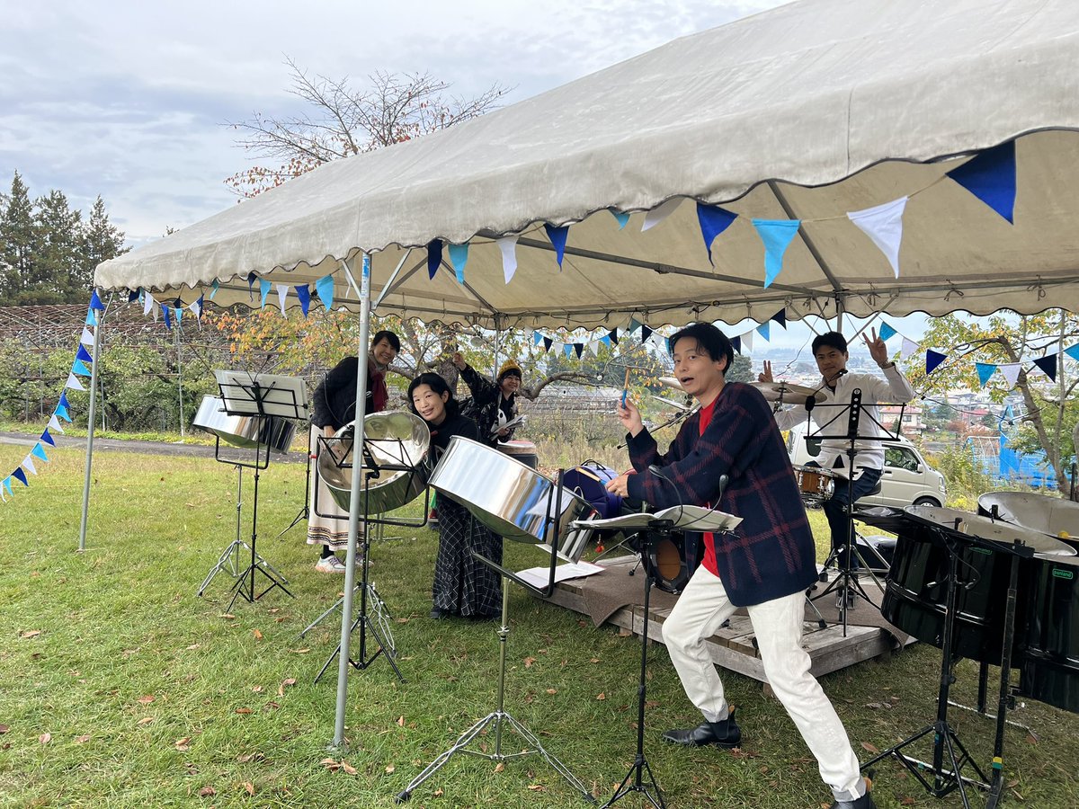 ぱんちぇりリハ終わりまして、只今イベント開始です😆🎶
私たちは①15:40〜、イルミネーション点灯後、②17:15〜の2回演奏します😆☀️